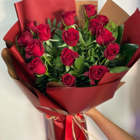  Belek Blumen Strauß aus 15 stilvollen roten Rosen