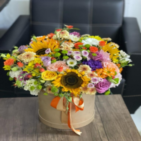  Belek Blumen Sonnenblumen-Rosen-Lisyanthus-Chrysanthemen-Arrangement in Box