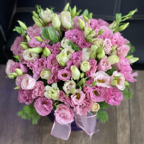  Цветок в Белек  Розовый лизиантус в фиолетовой коробке