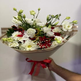  Belek Blumenbestellung Eleganter Gerbera-Lisyantus-Blumenstrauß