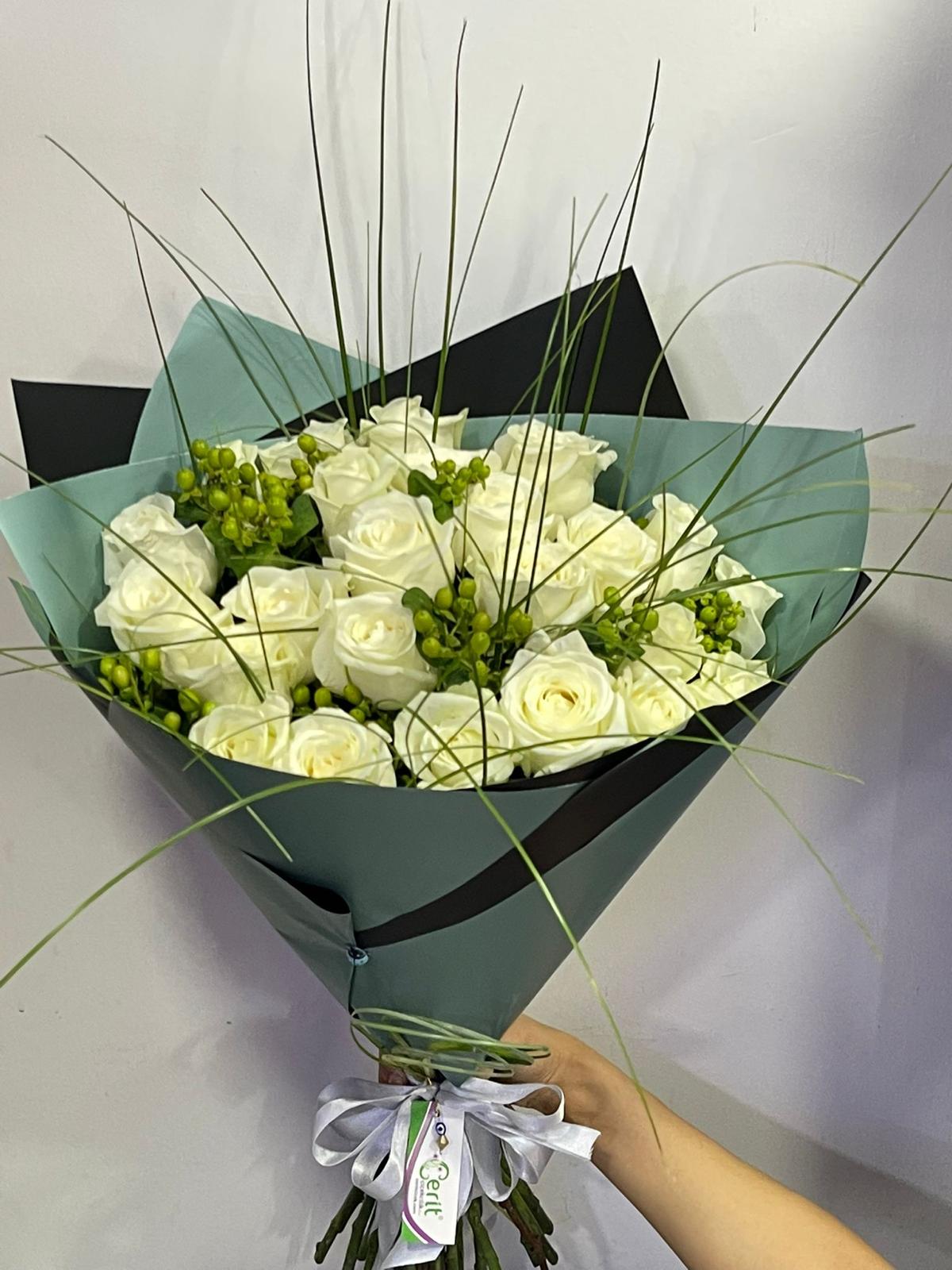  Belek Florist White Rose Bouquet 25 Pieces 