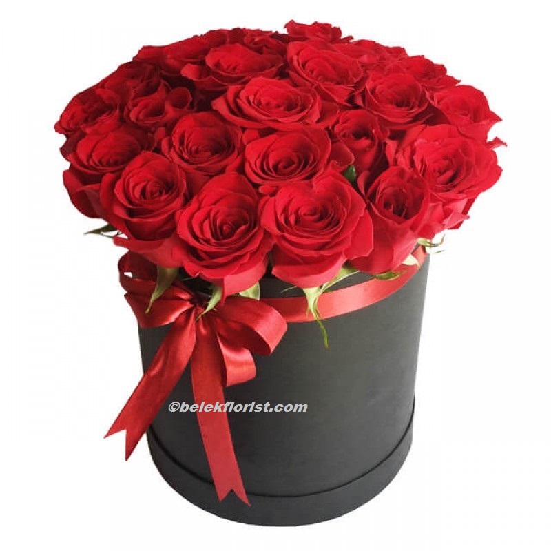  Belek Çiçek Siparişi Siyah Kutuda 25 Adet Kırmızı Gül
