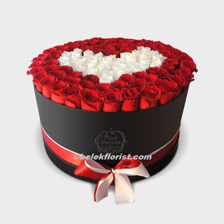 Belek Florist Cylinder Box 101 Pc White Red Roses
