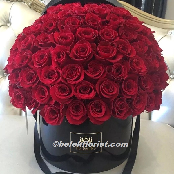  Belek Blumenbestellung 81 Roses in Black Box