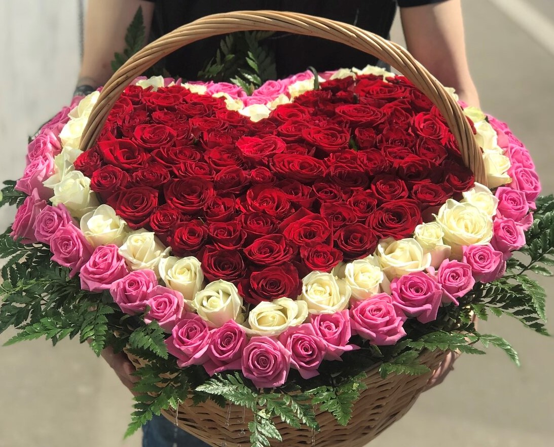  Цветок в Белек  Композиция из роз в форме сердца из 201 штуки в корзине