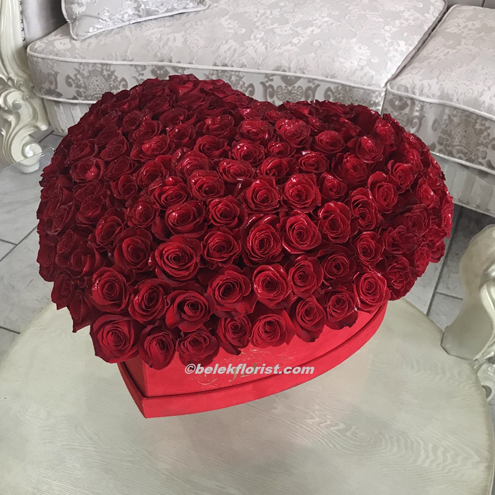  Доставка цветов в Белек  Сердца Коробка красных роз 101 шт