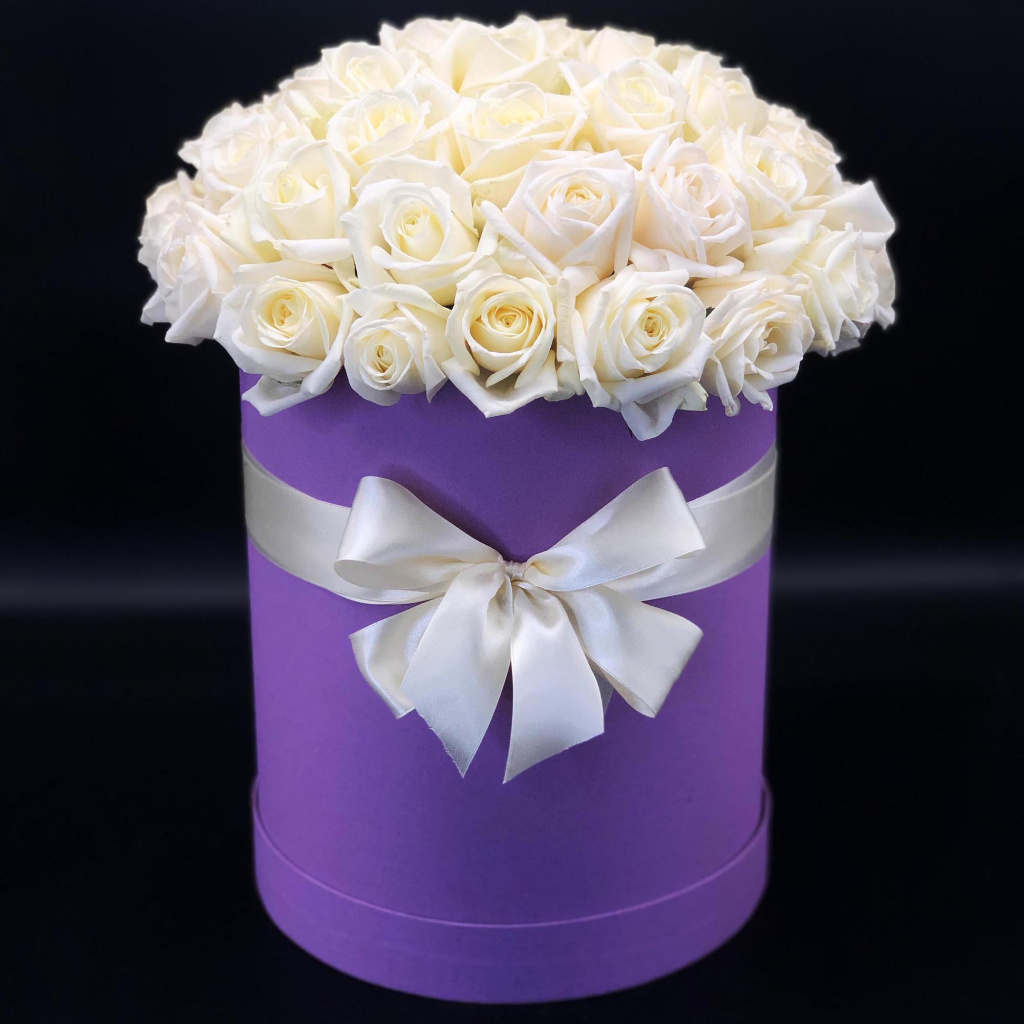  Флорист в Белек 29 белых роз в фиолетовой коробке