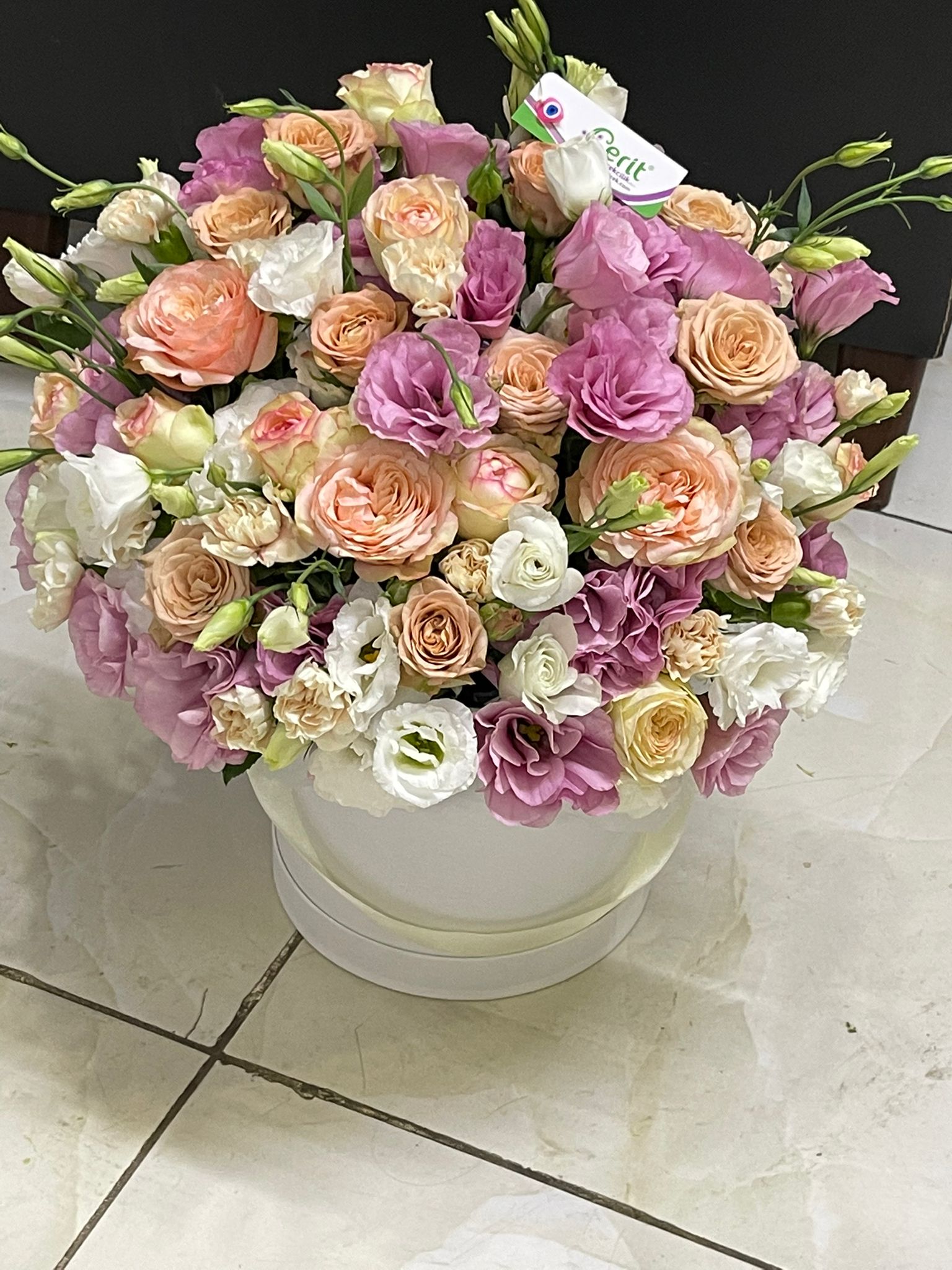 Belek Florist Lisyantus Arrangement Soft Large Size in White Box