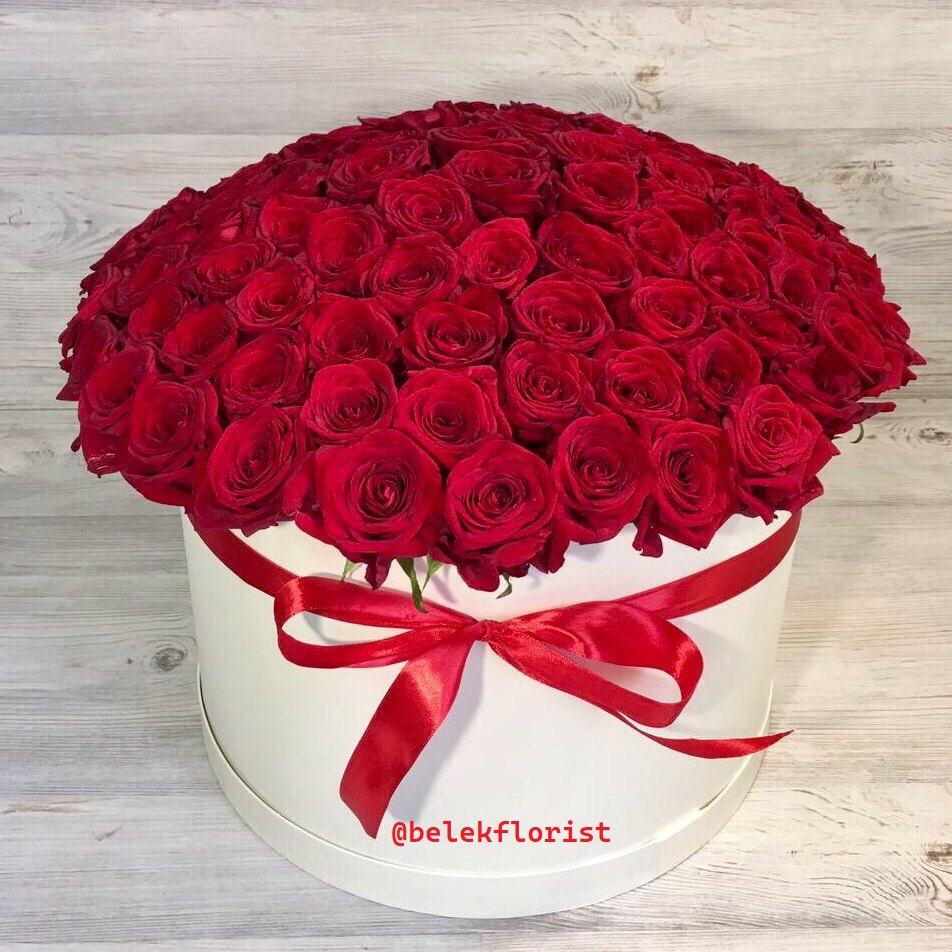  Belek Flower 71 Red Roses in a White Box